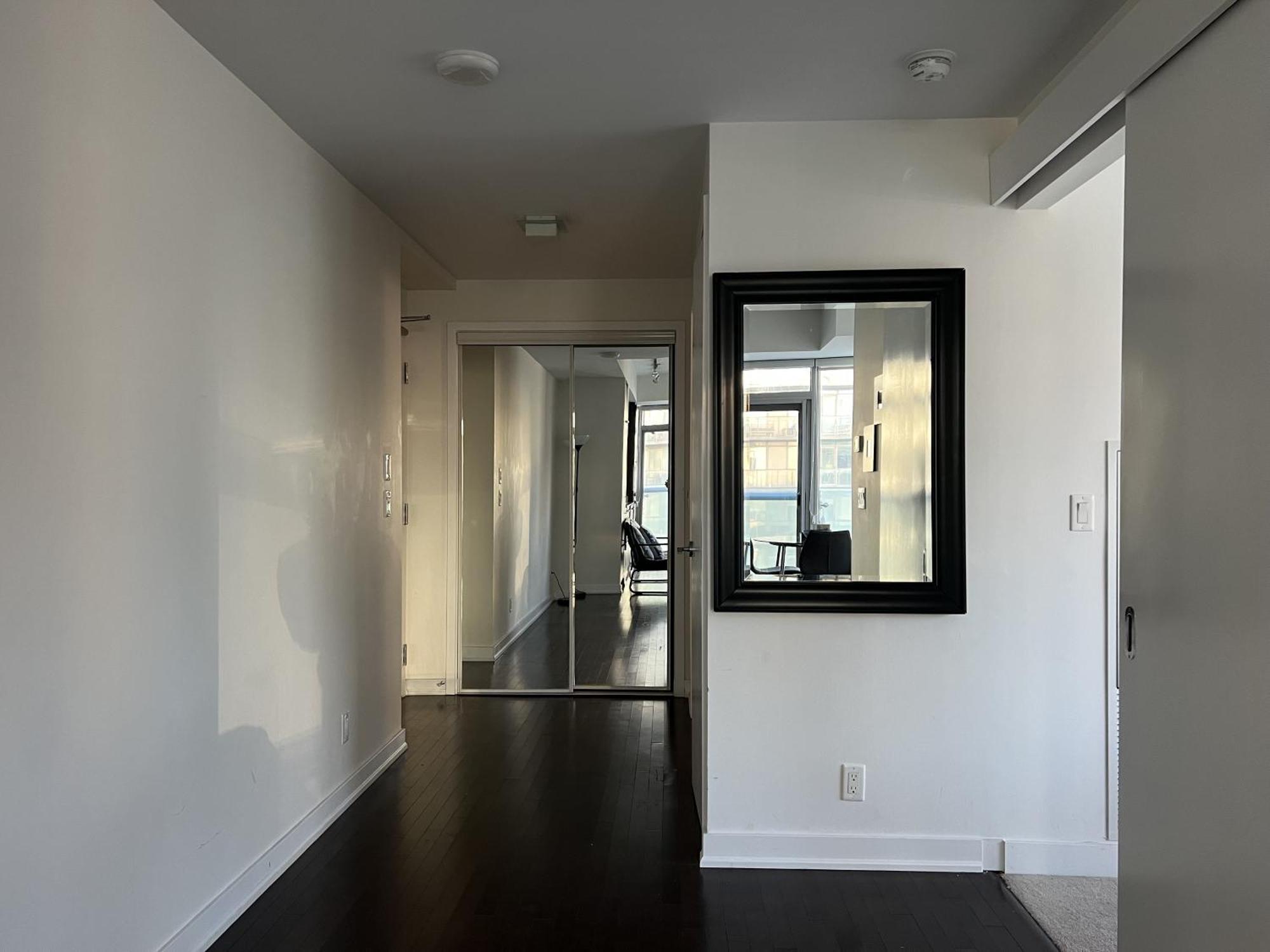 Grand Royal Suites Toronto Room photo